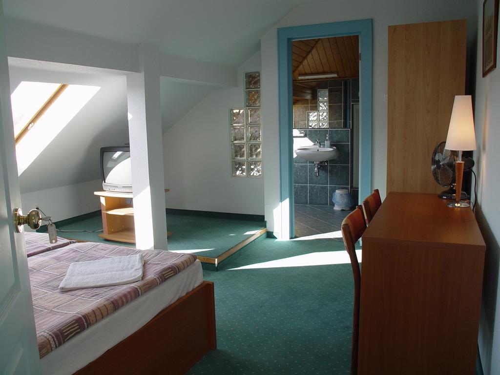 بودابست Hotel Menthol المظهر الخارجي الصورة